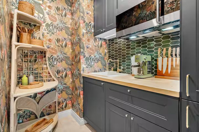 Emerald Wave Beachfront Estate: 10 Bedrooms with Pool & Private Beach Access image 33