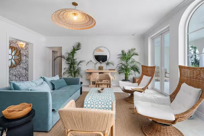 Emerald Wave Beachfront Estate: 10 Bedrooms with Pool & Private Beach Access image 16