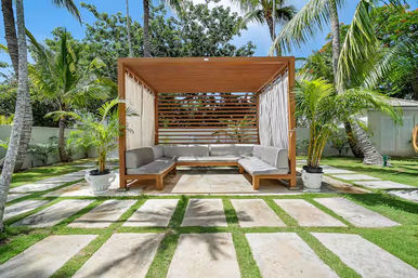 Emerald Wave Beachfront Estate: 10 Bedrooms with Pool & Private Beach Access image 4