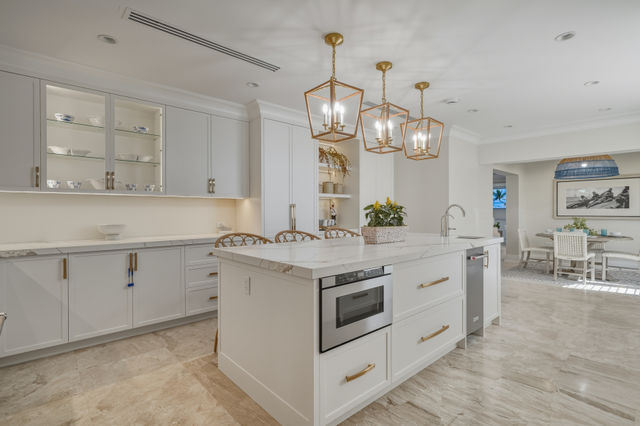 Ocean Palms: Private Beach + Pool Estate, 5BR, Sleeps 12+ image 4