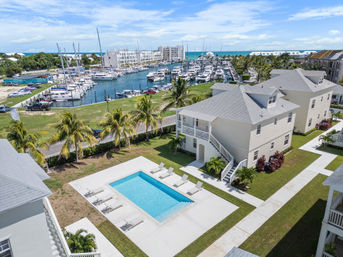 Galleon Bay at Palm Cay: Modern, Spacious Home with Car Included image 1
