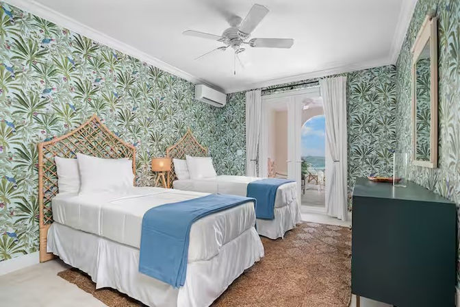 Emerald Wave Beachfront Estate: 10 Bedrooms with Pool & Private Beach Access image 15