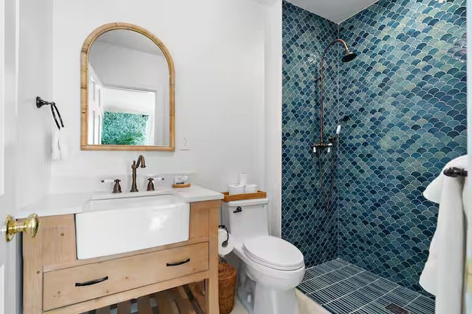 Emerald Wave Beachfront Estate: 10 Bedrooms with Pool & Private Beach Access image 27