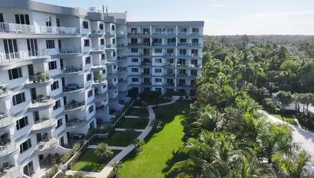 Cable Beach Penthouse: 6 bedrooms in Beachfront Condo with Pool + Beach image 26