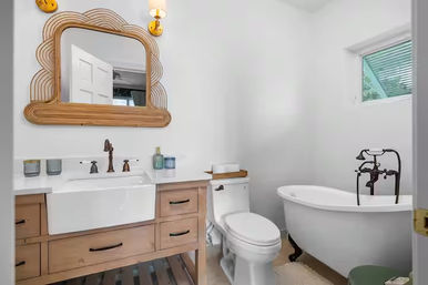 Emerald Wave Beachfront Estate: 10 Bedrooms with Pool & Private Beach Access image 12