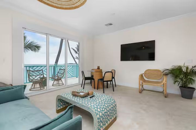 Emerald Wave Beachfront Estate: 10 Bedrooms with Pool & Private Beach Access image 26