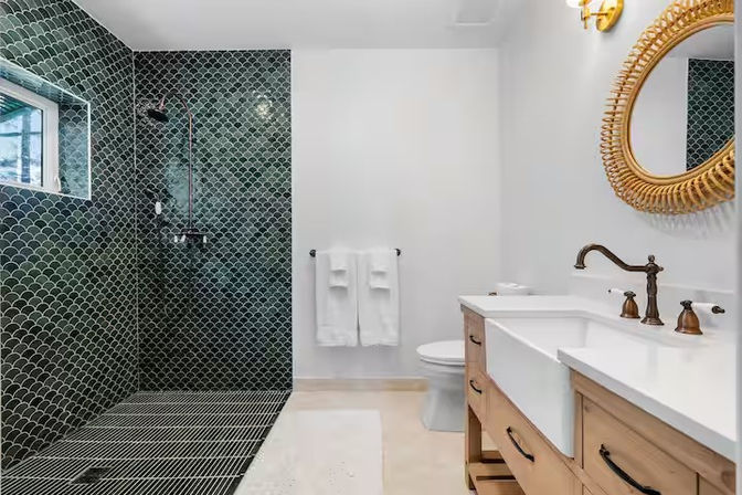 Emerald Wave Beachfront Estate: 10 Bedrooms with Pool & Private Beach Access image 36