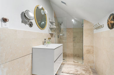 Galleon Bay at Palm Cay: Modern, Spacious Home with Car Included image 20