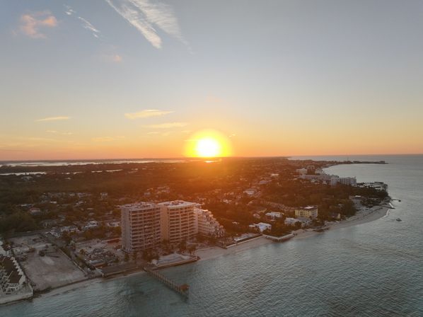 Cable Beach Penthouse: 6 bedrooms in Beachfront Condo with Pool + Beach image 27