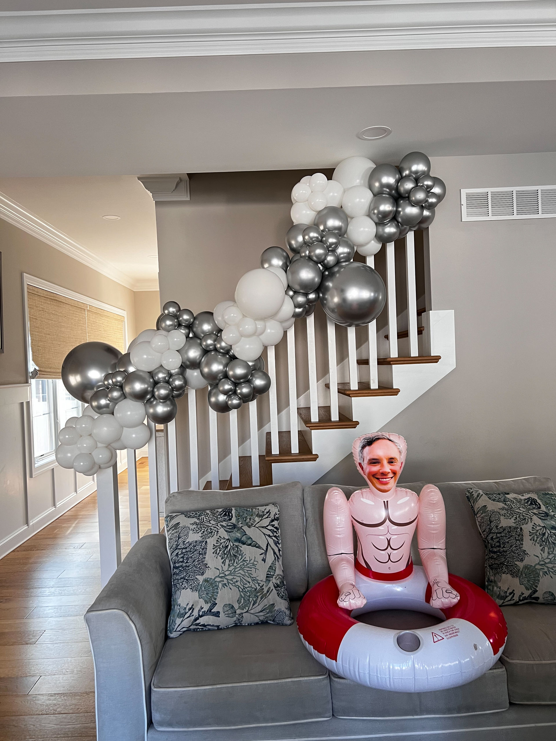 Bachelorette party decorations image 1