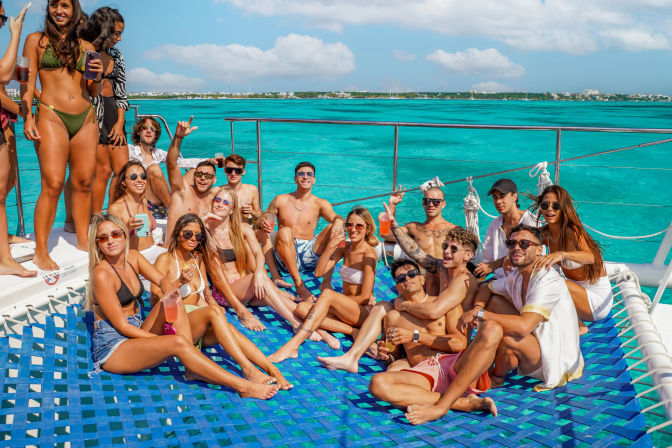 Isla Mujeres Cruise with Beach Club, Snorkel + Open Bar image 4