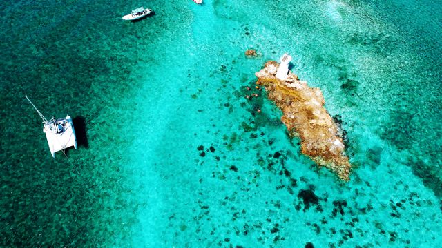 Luxury Catamaran Experience in Isla Mujeres with Snorkeling Included image 4
