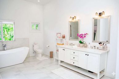 The Rising Sun Villa: Luxury Rental with with Infinity Pool, Hot Tub & City Views image 6