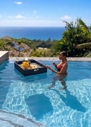 The Rising Sun Villa: Luxury Rental with with Infinity Pool, Hot Tub & City Views image 2