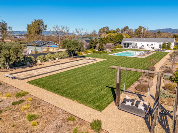 Serene & Relaxing Acacia Farmhouse image 65