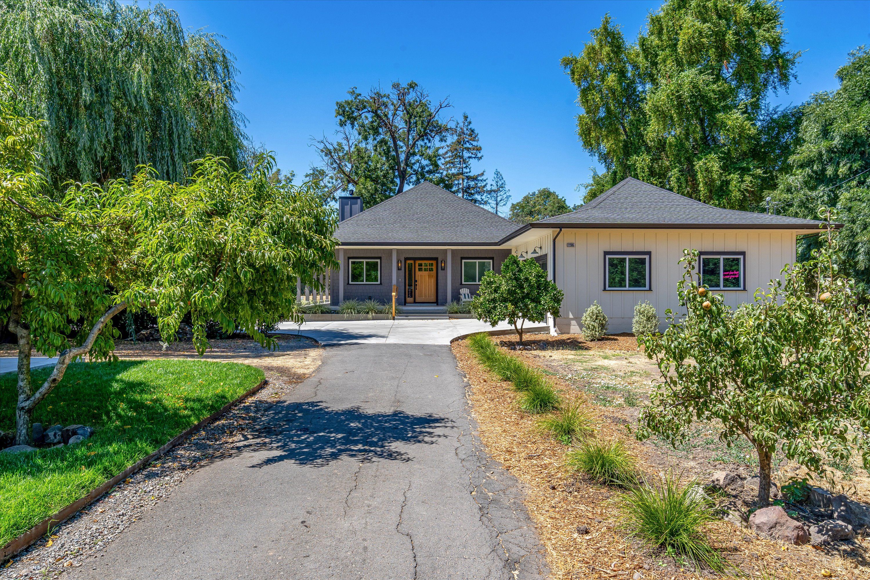The Broadway Farmhouse: Private Sonoma Getaway on 4 Acres - Pool, Hot Tub, Game Room & Outdoor Kitchen image 2