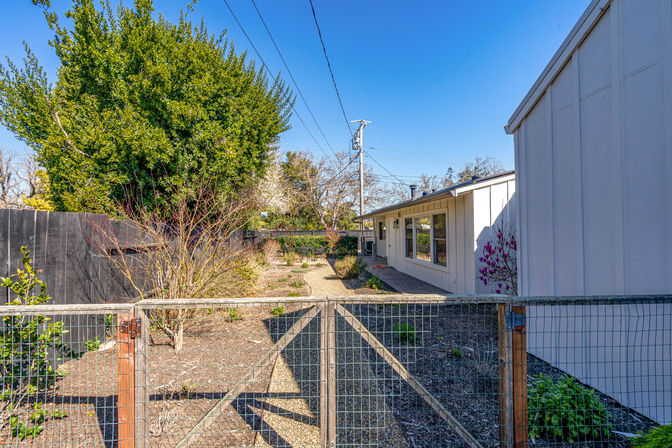 Serene & Relaxing Acacia Farmhouse image 97