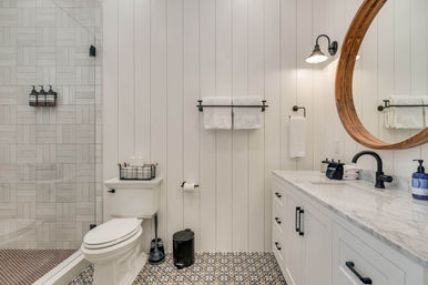 The Broadway Farmhouse: Private Sonoma Getaway on 4 Acres - Pool, Hot Tub, Game Room & Outdoor Kitchen image 83