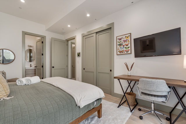 Cloud 9: Modern Luxury Farmhouse with Pool & Hot Tub in Glen Ellen Wine Country image 4