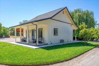 The Broadway Farmhouse: Private Sonoma Getaway on 4 Acres - Pool, Hot Tub, Game Room & Outdoor Kitchen image 27