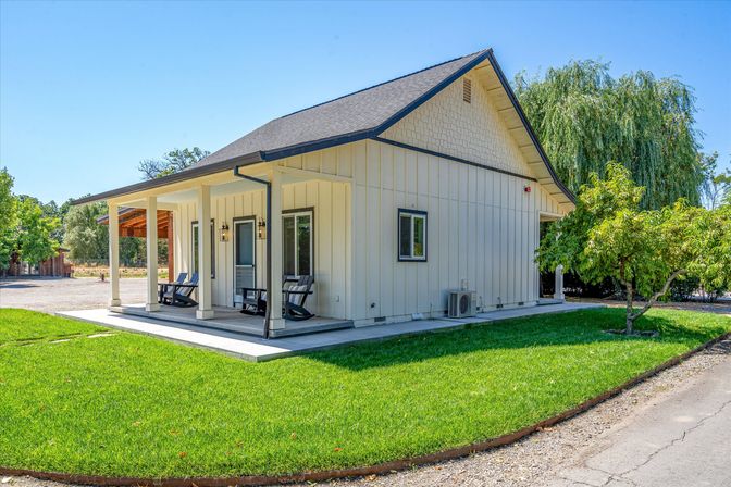 The Broadway Farmhouse: Private Sonoma Getaway on 4 Acres - Pool, Hot Tub, Game Room & Outdoor Kitchen image 27