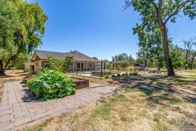 The Broadway Farmhouse: Private Sonoma Getaway on 4 Acres - Pool, Hot Tub, Game Room & Outdoor Kitchen image 59