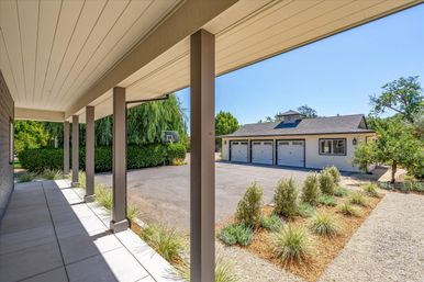 The Broadway Farmhouse: Private Sonoma Getaway on 4 Acres - Pool, Hot Tub, Game Room & Outdoor Kitchen image 40
