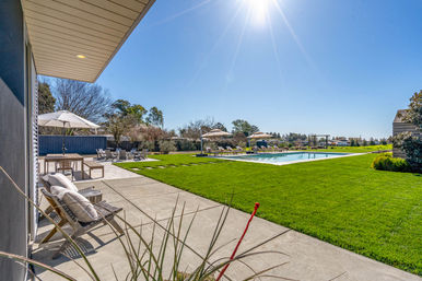 Serene & Relaxing Acacia Farmhouse image 101