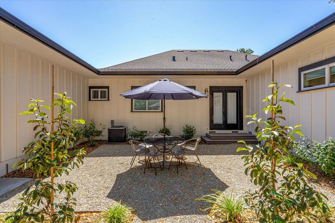 The Broadway Farmhouse: Private Sonoma Getaway on 4 Acres - Pool, Hot Tub, Game Room & Outdoor Kitchen image 51