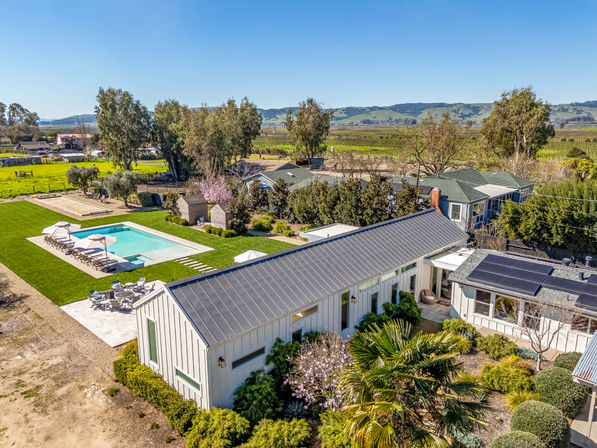 Serene & Relaxing Acacia Farmhouse image 75