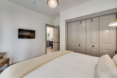 The Broadway Farmhouse: Private Sonoma Getaway on 4 Acres - Pool, Hot Tub, Game Room & Outdoor Kitchen image 62