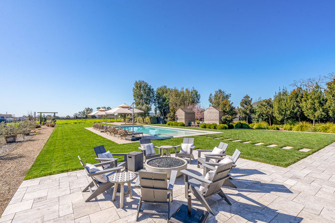 Serene & Relaxing Acacia Farmhouse image 90