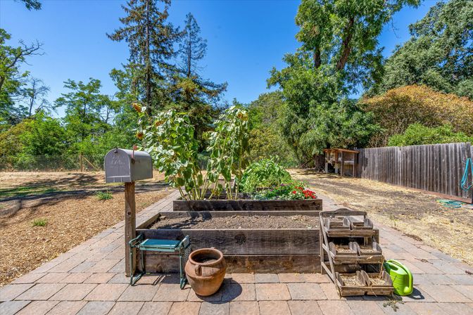 The Broadway Farmhouse: Private Sonoma Getaway on 4 Acres - Pool, Hot Tub, Game Room & Outdoor Kitchen image 54