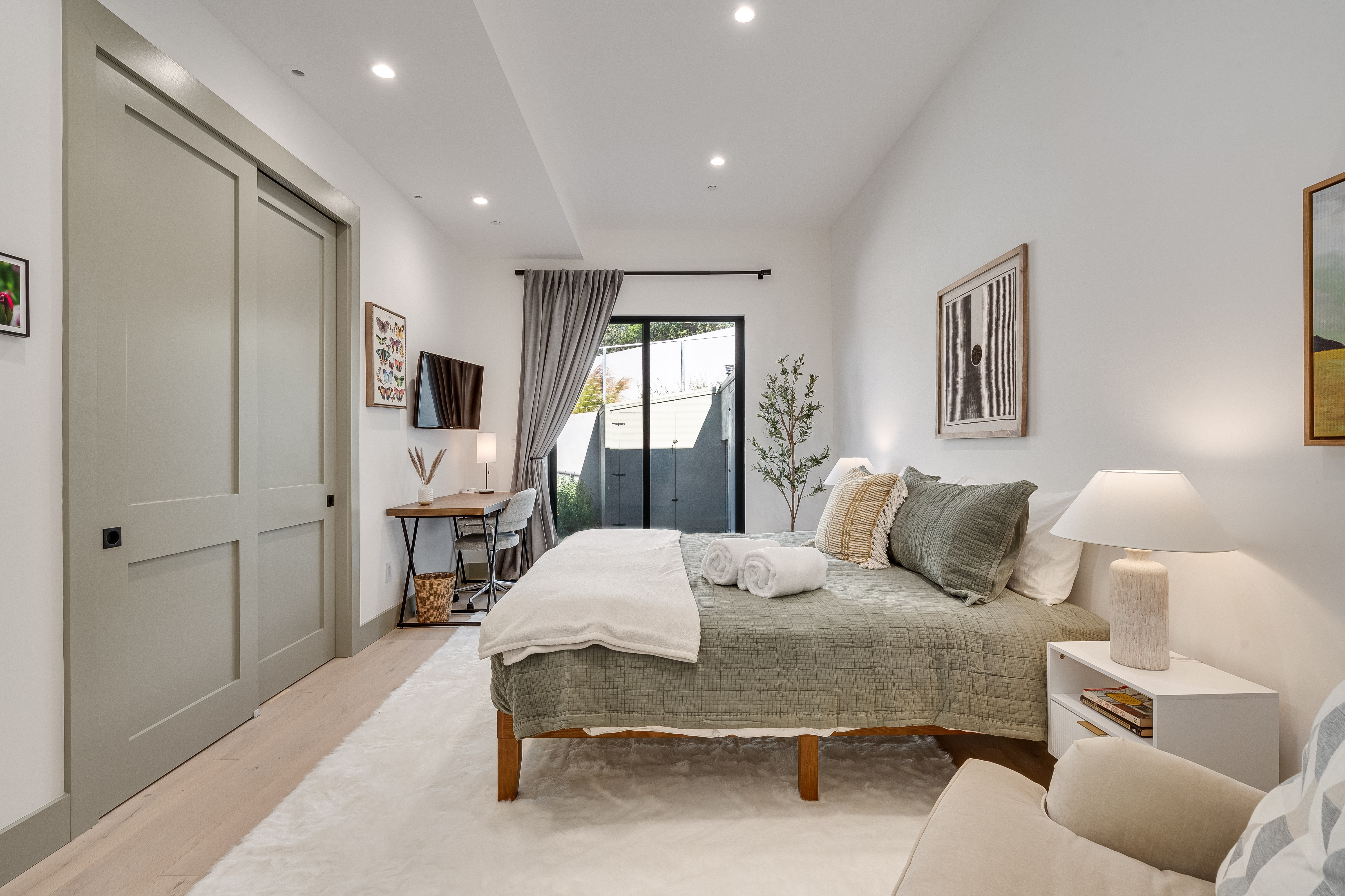 Cloud 9: Modern Luxury Farmhouse with Pool & Hot Tub in Glen Ellen Wine Country image 3