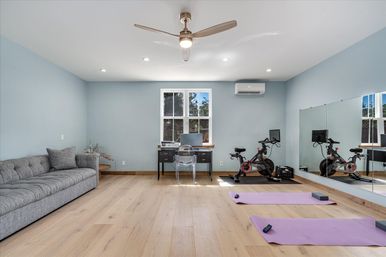 The Broadway Farmhouse: Private Sonoma Getaway on 4 Acres - Pool, Hot Tub, Game Room & Outdoor Kitchen image 24