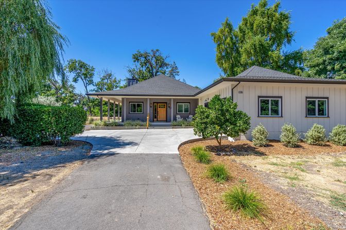 The Broadway Farmhouse: Private Sonoma Getaway on 4 Acres - Pool, Hot Tub, Game Room & Outdoor Kitchen image 28