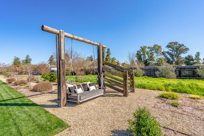 Serene & Relaxing Acacia Farmhouse image 117