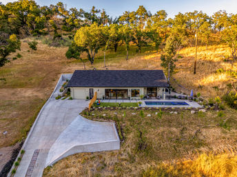 Cloud 9: Modern Luxury Farmhouse with Pool & Hot Tub in Glen Ellen Wine Country image 77