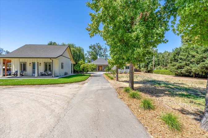 The Broadway Farmhouse: Private Sonoma Getaway on 4 Acres - Pool, Hot Tub, Game Room & Outdoor Kitchen image 26