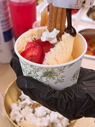 Elegant Treats Luxury Dessert & Snack Cart Catering image 7