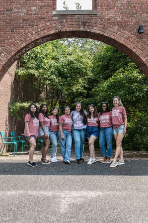 Free New York Group Photoshoot - Perfect for Bachelorette, Birthday, Reunions & more! image 32