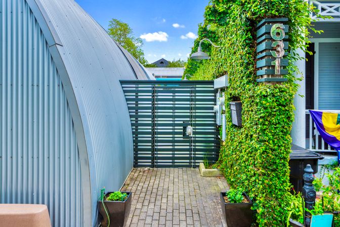 The Moon Bywater: Contemporary Poolside Retreat in Historic Bywater image 5