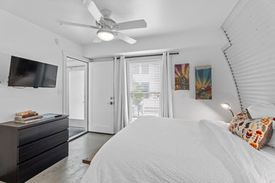 The Moon Bywater: Contemporary Poolside Retreat in Historic Bywater image 12