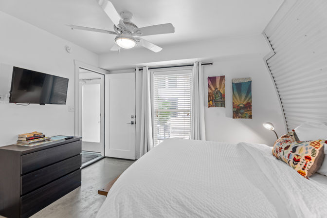 The Moon Bywater: Contemporary Poolside Retreat in Historic Bywater image 10