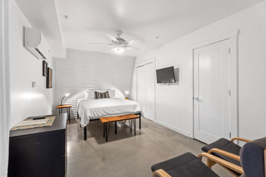 The Moon Bywater: Contemporary Poolside Retreat in Historic Bywater image 38