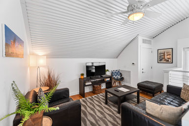 The Moon Bywater: Contemporary Poolside Retreat in Historic Bywater image 17