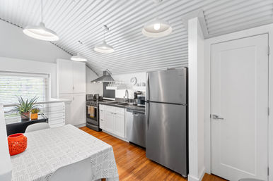 The Moon Bywater: Contemporary Poolside Retreat in Historic Bywater image 19