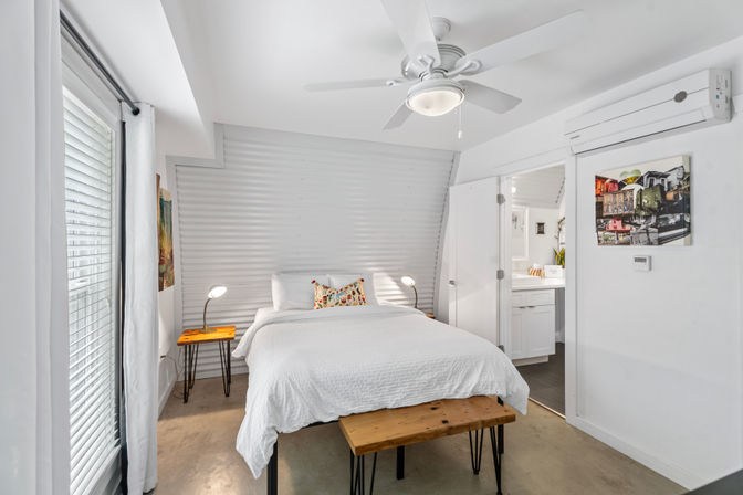 The Moon Bywater: Contemporary Poolside Retreat in Historic Bywater image 9