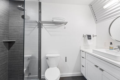 The Moon Bywater: Contemporary Poolside Retreat in Historic Bywater image 17