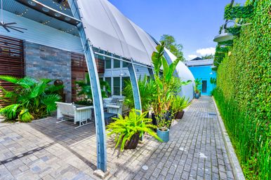 The Moon Bywater: Contemporary Poolside Retreat in Historic Bywater image 4